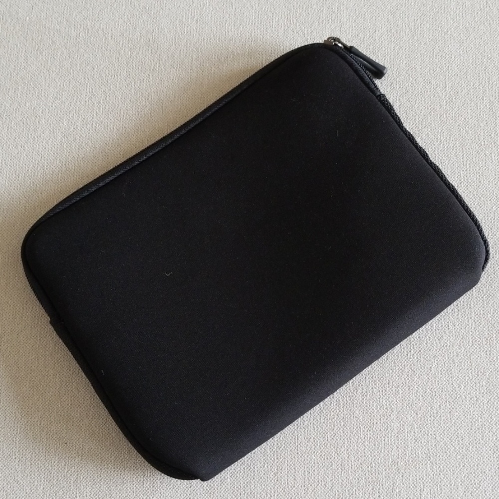 AmazonBasics 10-Inch iPad Tablet Case - Picture 2 of 6